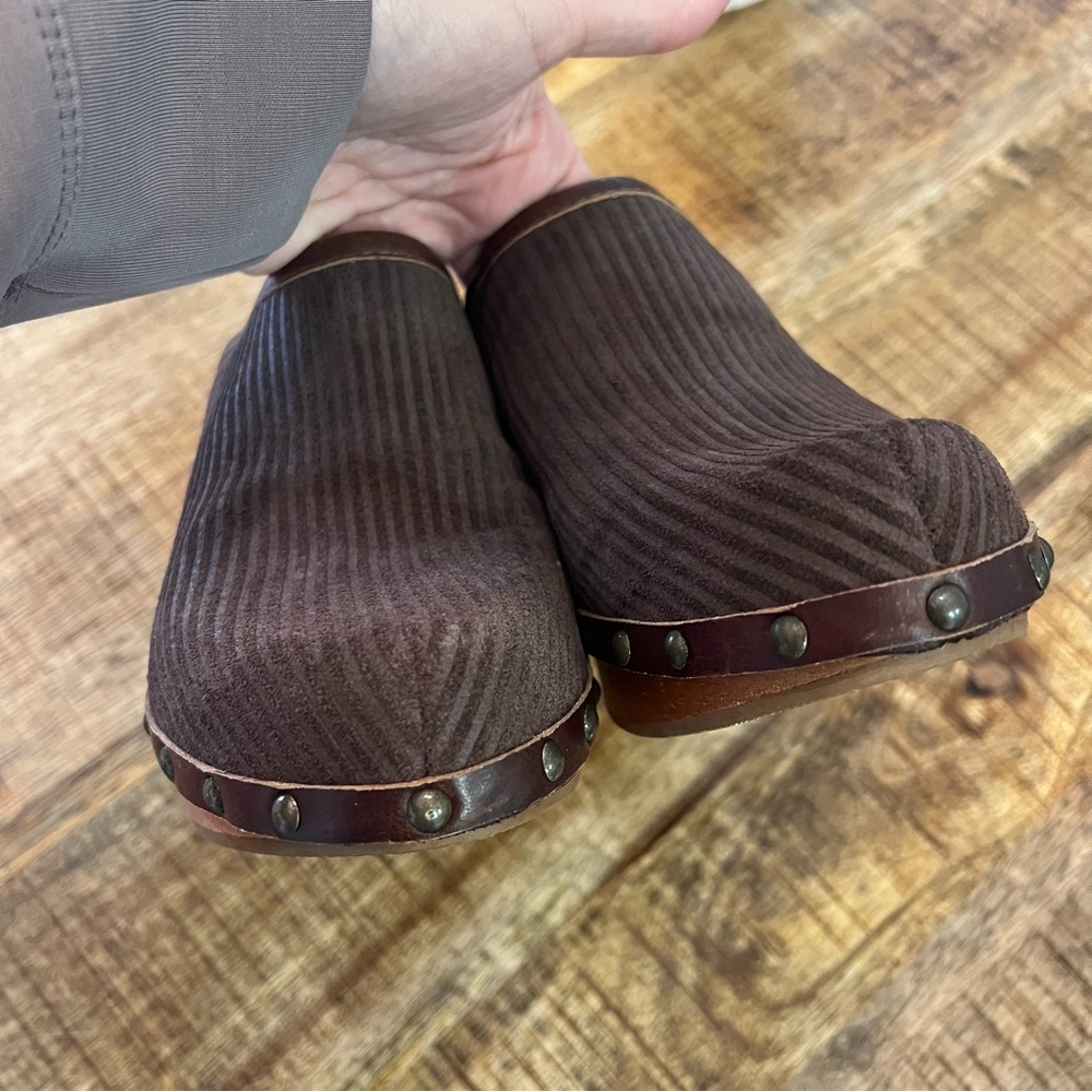 Vintage Brown Mules with Wooden Heel and Studded Detail - Picture 5 of 9
